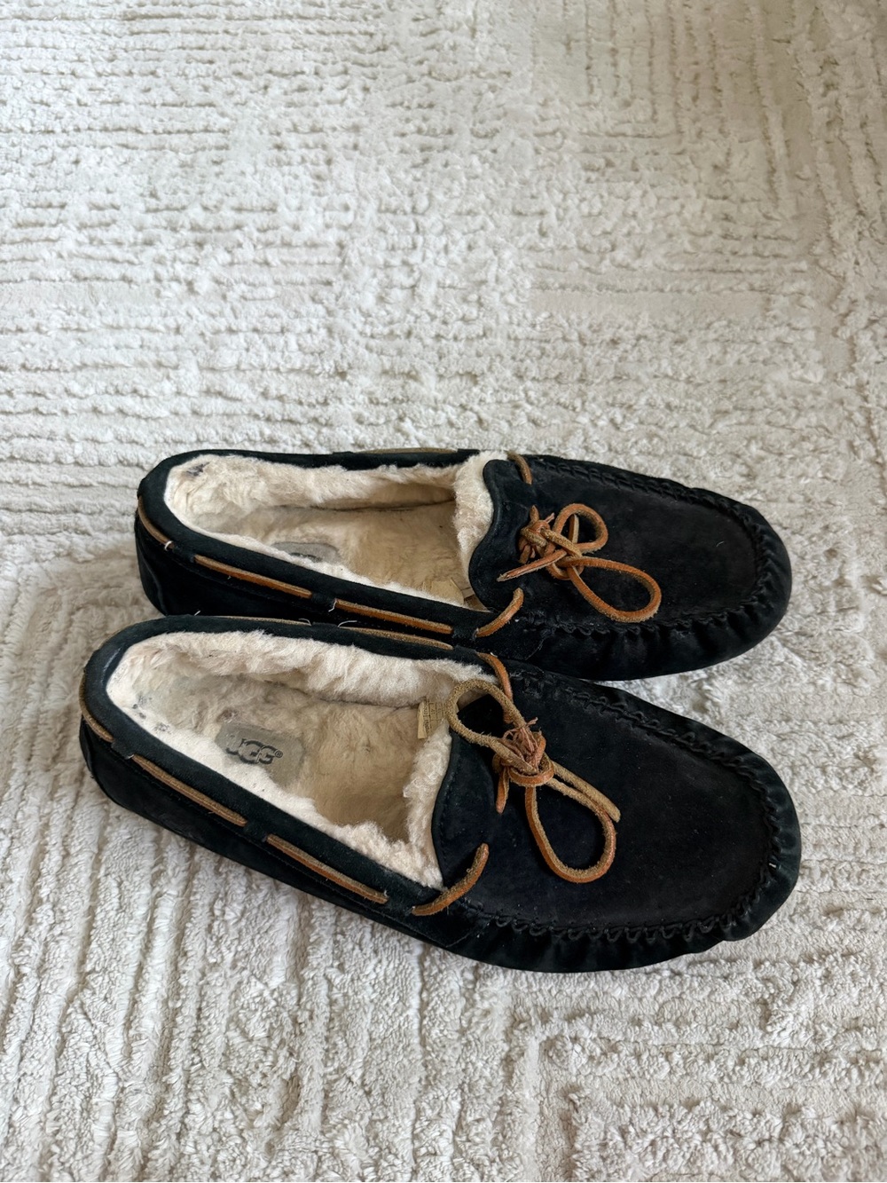 UGG Black Suede Shearling Lined Moccasin Slippers Loafers Bow Cozy Shoes